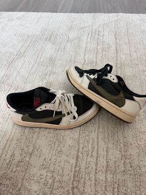 Travis Scott x Air Jordan 1 Retro Low OG ‘Olive’